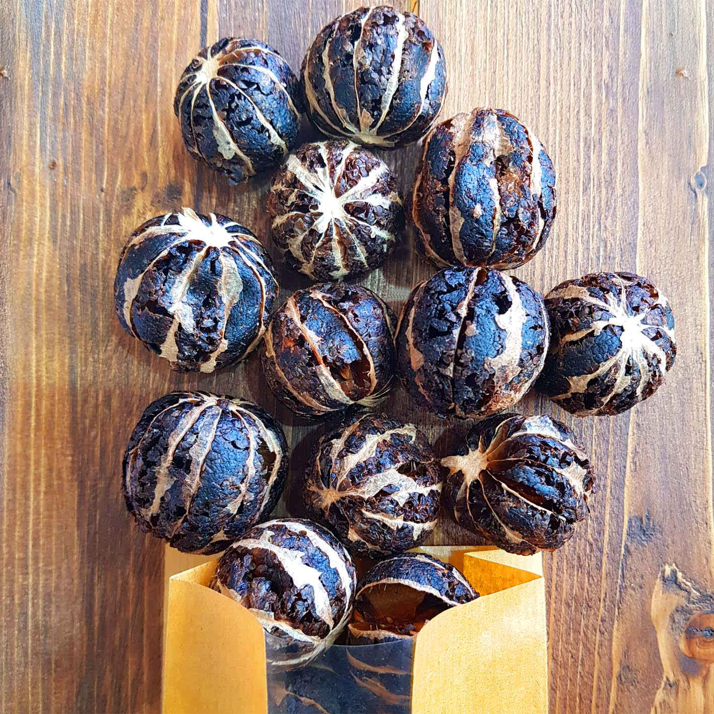 ليمون عماني مجفف ومقشر – مثالي لتعزيز نكهة اليخنات الإيرانية