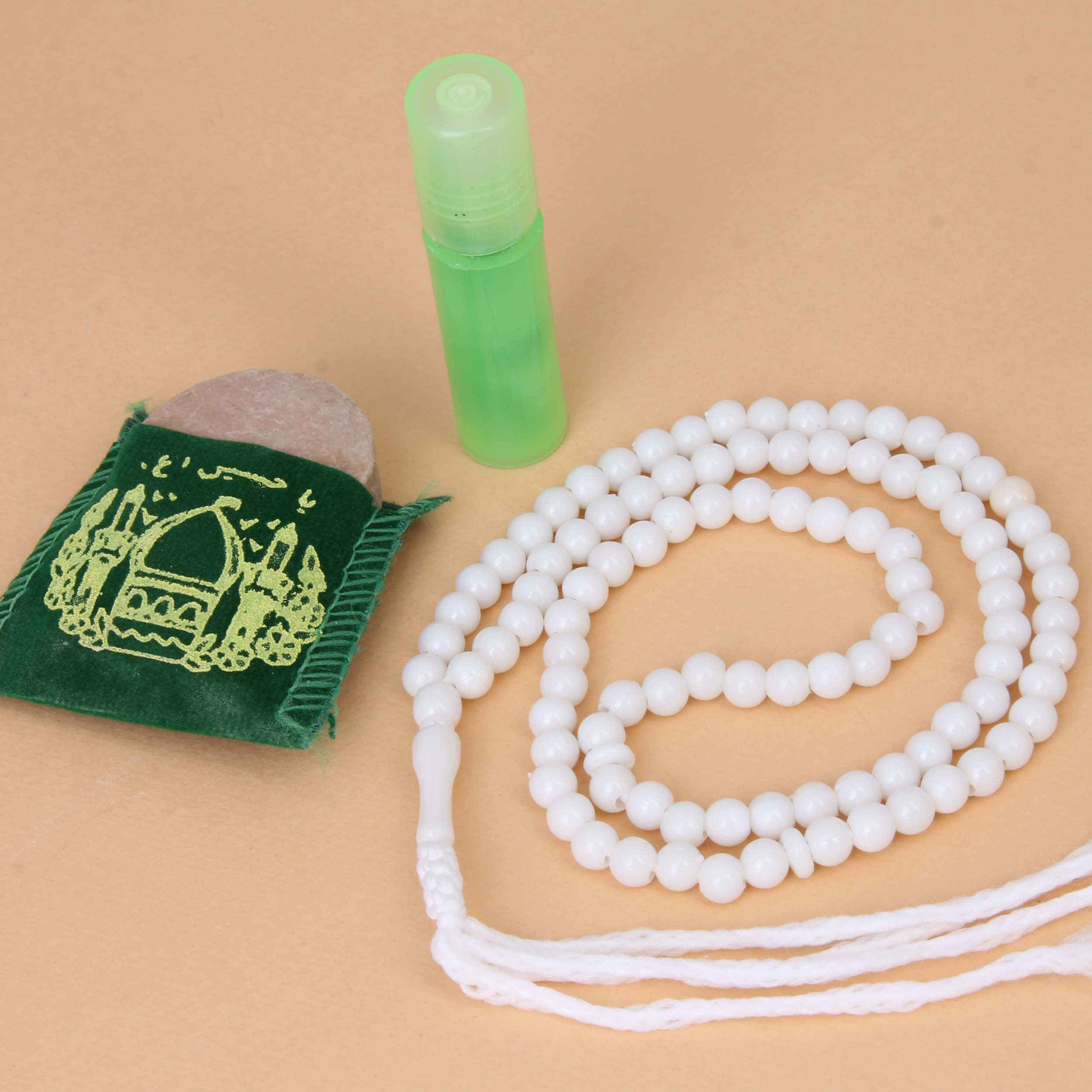 تربة مع سبحة وعطر – طقم صلاة إسلامي متكامل (٤ قطع)