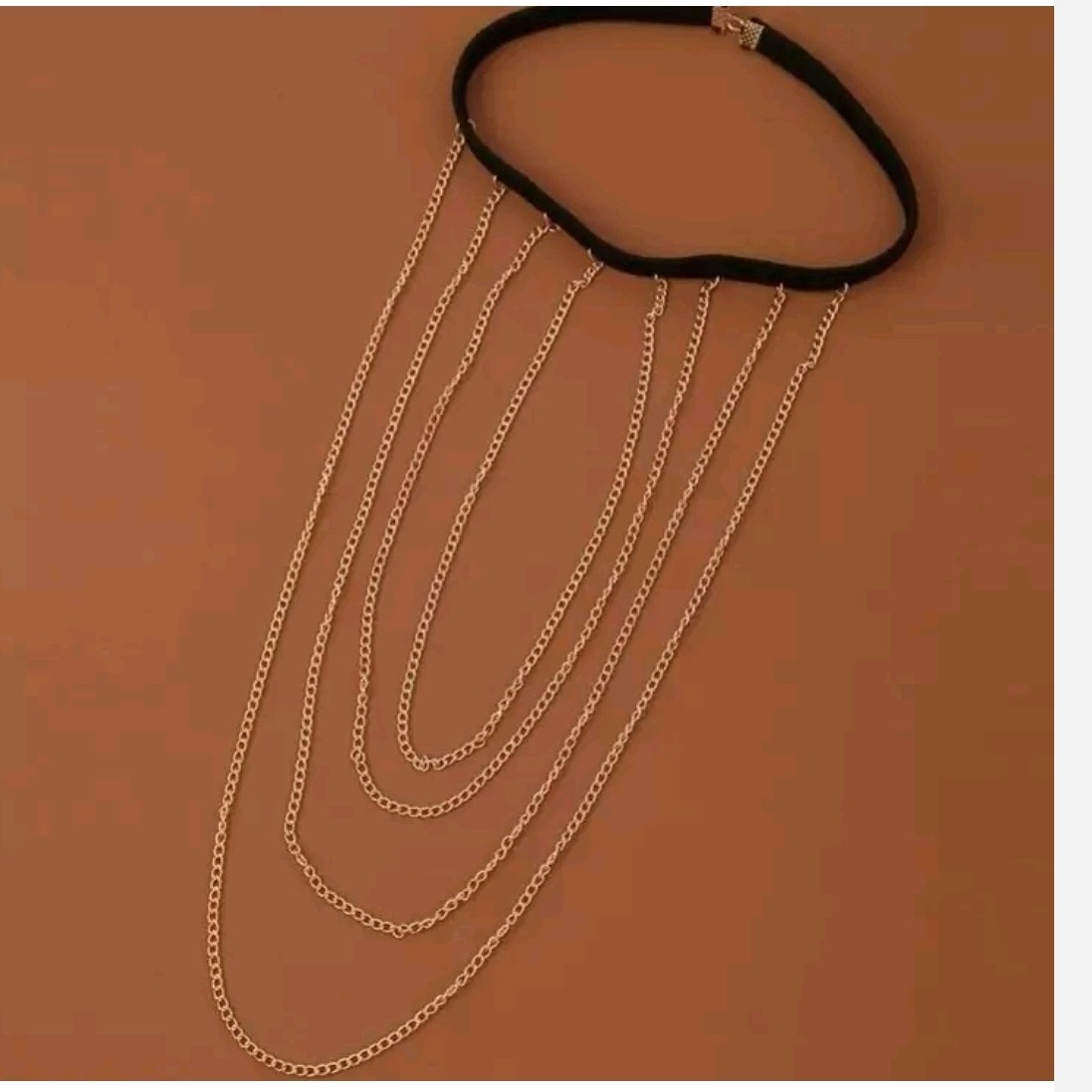 سلسلة فخذ متعددة الطبقات بأسلوب بسيط – خيار أنيق لسهرات المواعدة أو المناسبات