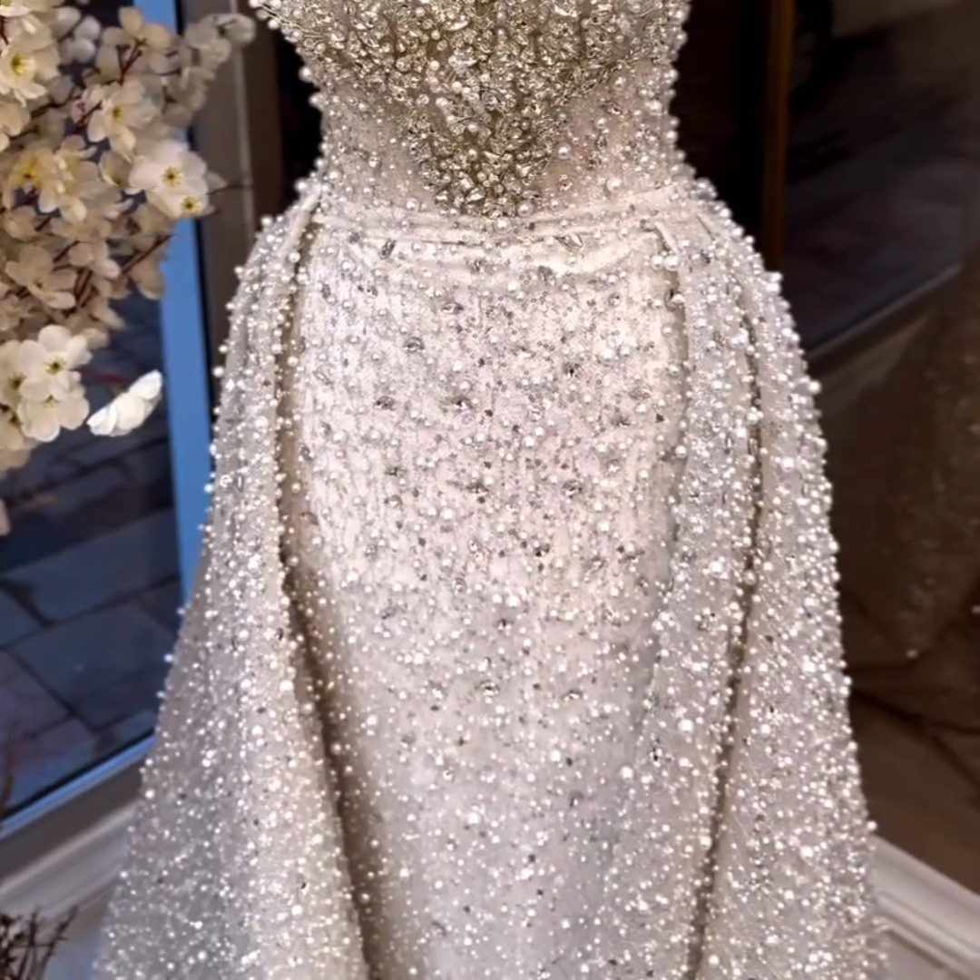 فستان سهرة نسائي مرصع بالكريستال – أنيق ومبهر