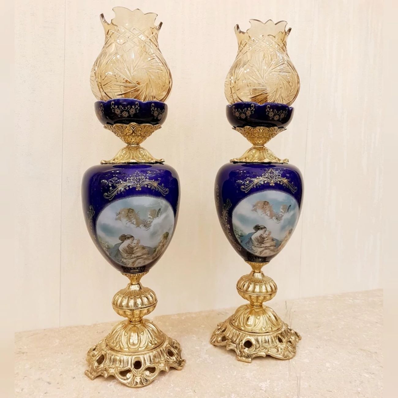 حامل شموع من النحاس الأصفر مع السيراميك – قطعة فريدة وجذابة