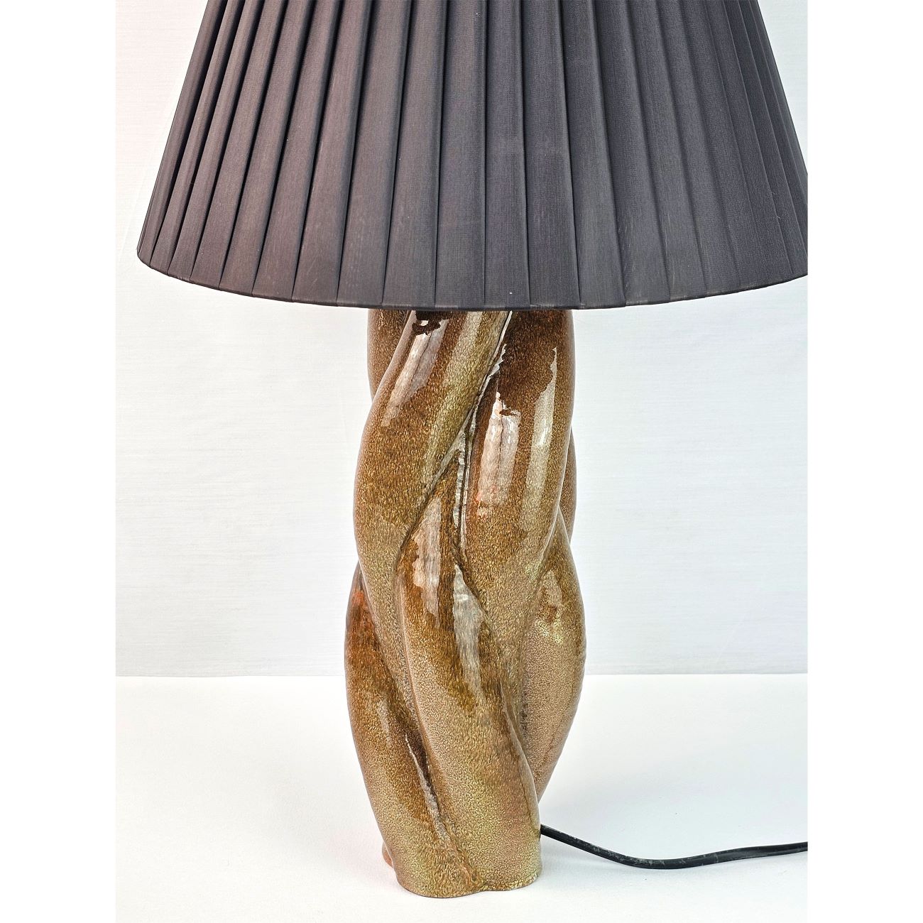 مصباح طاولة سيراميك مبتكر بتصميم بسيط