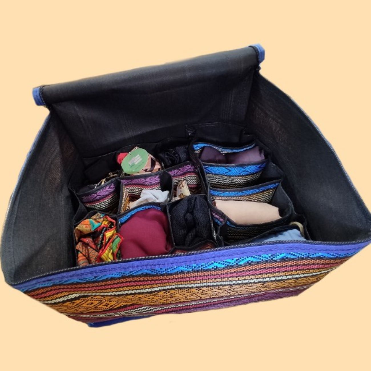 سحر ثقافي: صندوق ملابس من قماش جاجيم