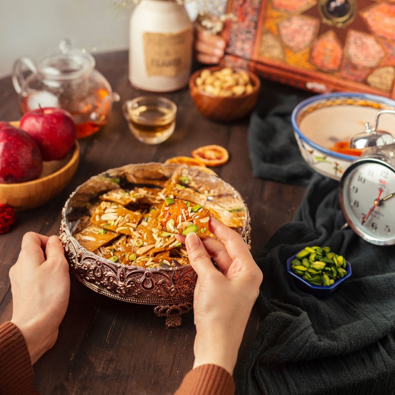 شيرين جاز 40% خليط فستق ولوز مع علبة ترمه – 360 جم (2 عبوات)