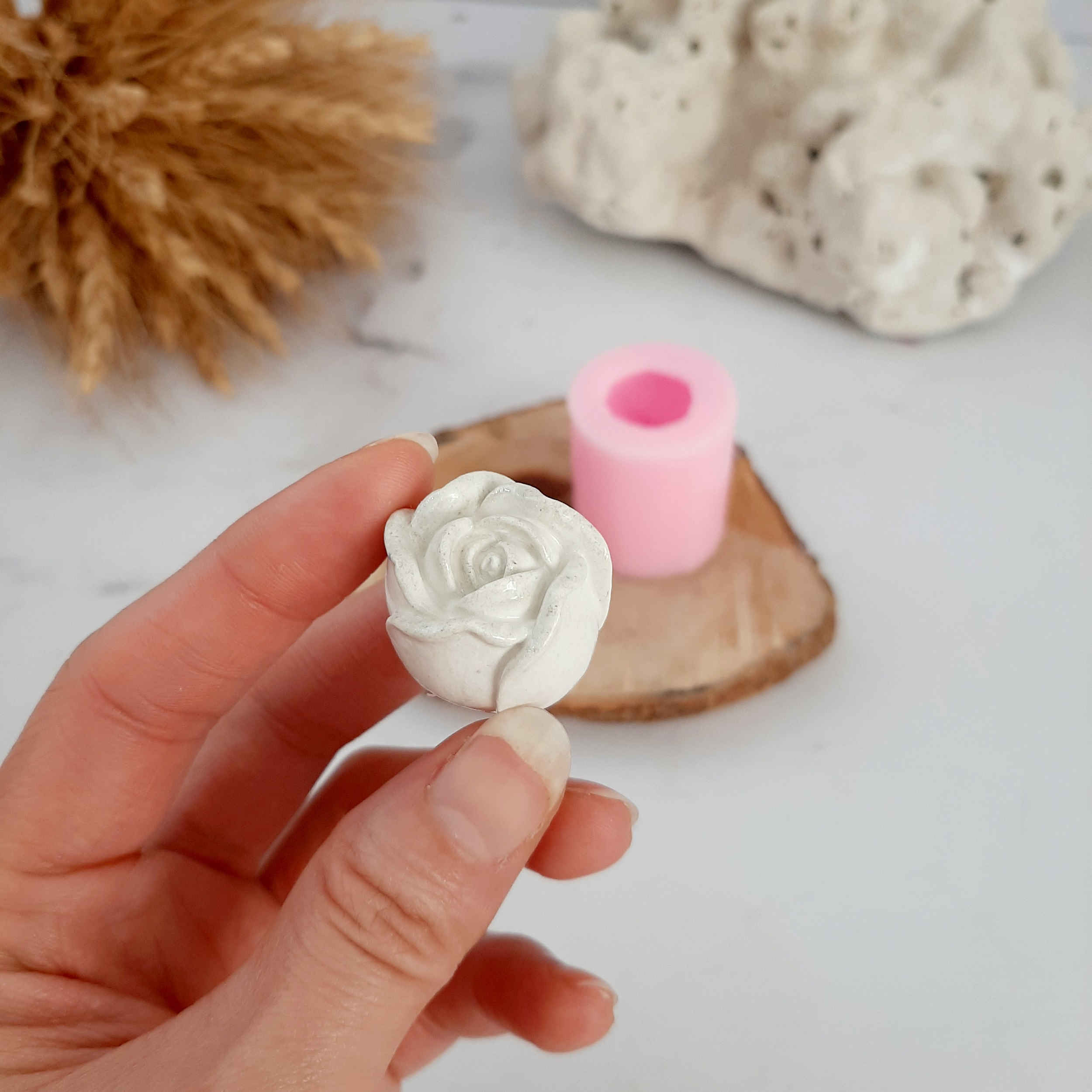 قوالب شموع سيليكون فاخرة لصنع الشموع بسهولة مع تصميم وردي