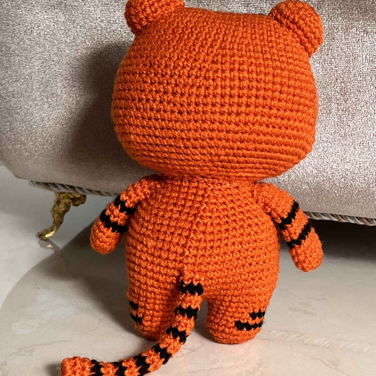 تصميم نمر محاك يدويًا فريد – مثالي لديكور المنزل أو وقت اللعب