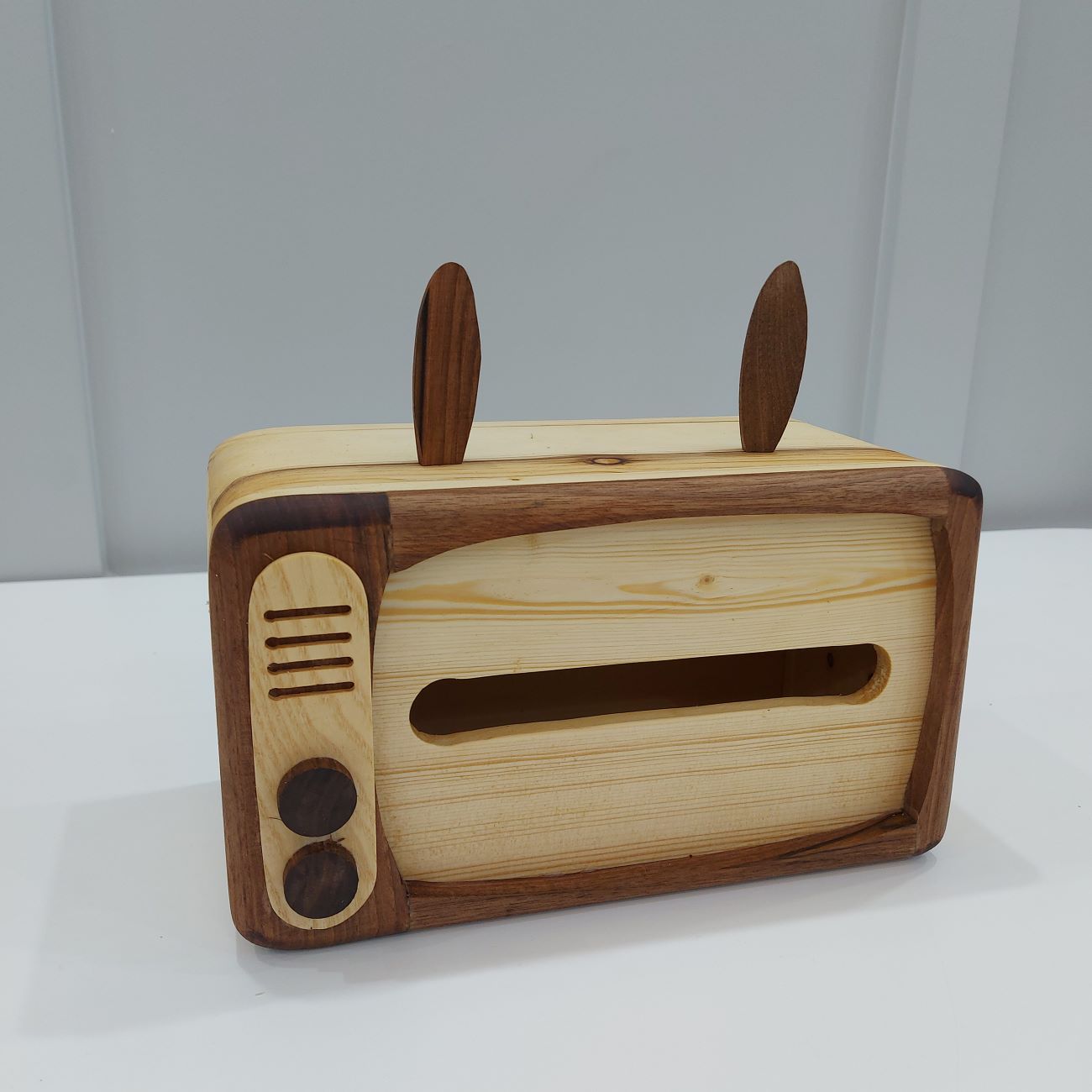 Decorative Wooden Tissue Cover with Vintage TV Design