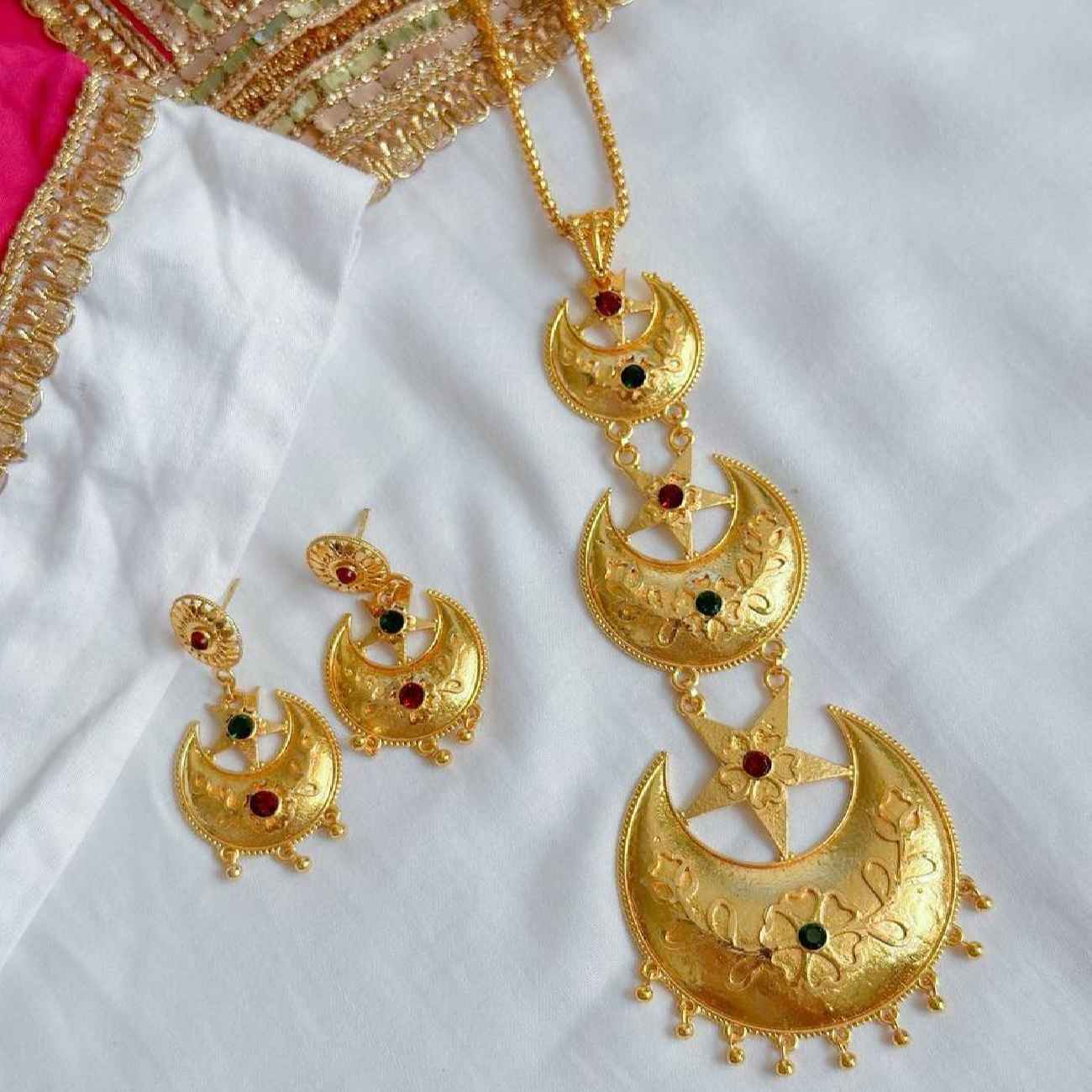 Elegant Mehak Brass Necklace Set with Earrings
