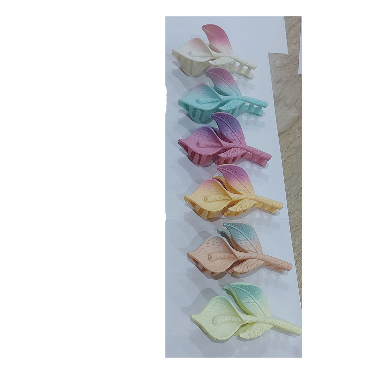 مشابك شعر مصممة للنساء العصريات – تثبيت أنيق