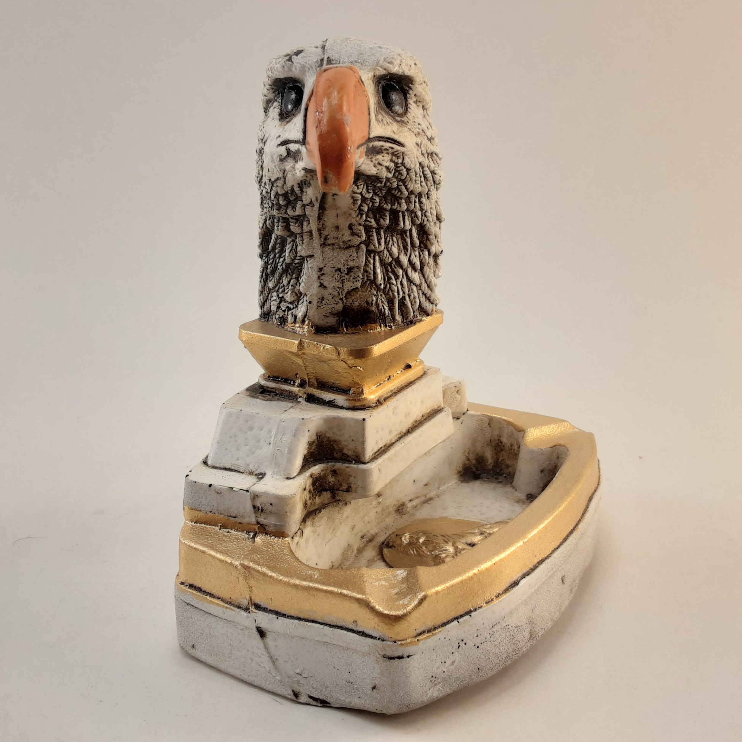 Novelty Ashtray – Perfect Gift for Smokers, Friends with Eagle Design