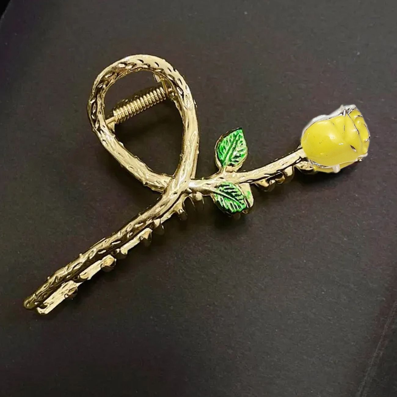 مشبك شعر نسائي بشكل زهرة وردة – أنيق وفريد من نوعه