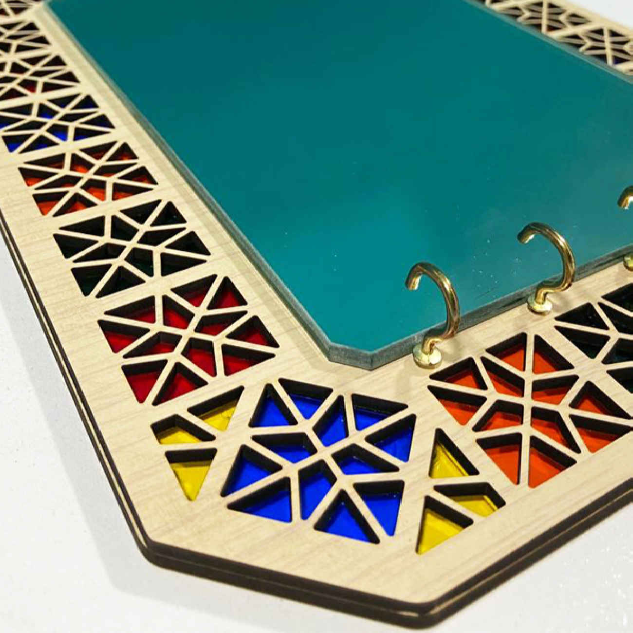 مرآة مدخل ريفية مع خطاطيف للمفاتيح – منظم مفاتيح خشبي تقليدي