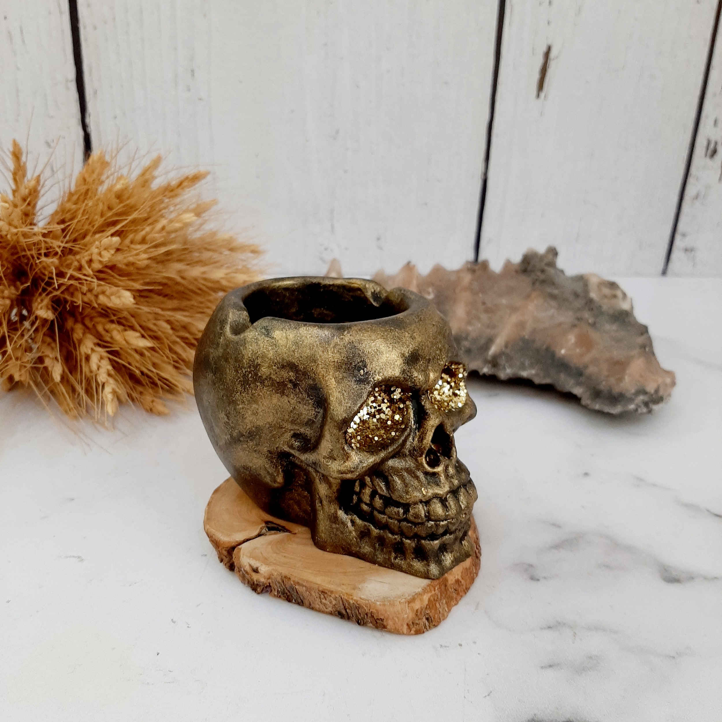 Skull Ashtray for Smokers – Unique Novelty Resin Ashtray for Home Décor, Bar, or Gift