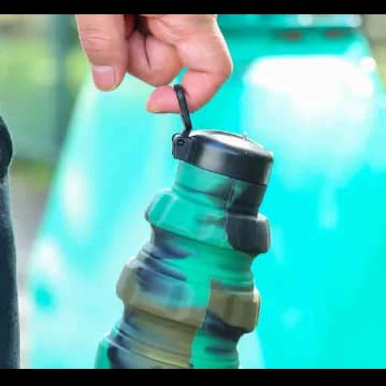 Thumbnail 3: زجاجة مياه سيليكون قابلة للطي – تصميم القنبلة اليدوية، 500 مل، لونان