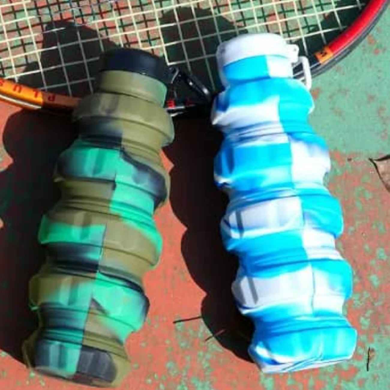 Thumbnail 2: زجاجة مياه سيليكون قابلة للطي – تصميم القنبلة اليدوية، 500 مل، لونان