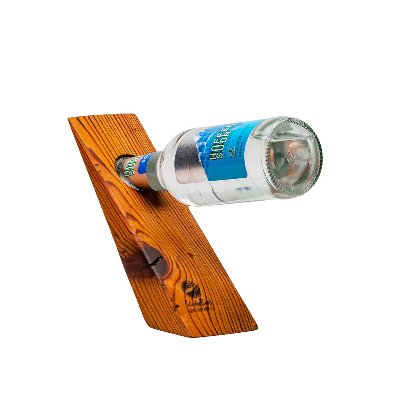 Thumbnail 2: رف زجاجات خشبي متين وأنيق لتخزين زجاجات الصودا أو المياه في المنزل