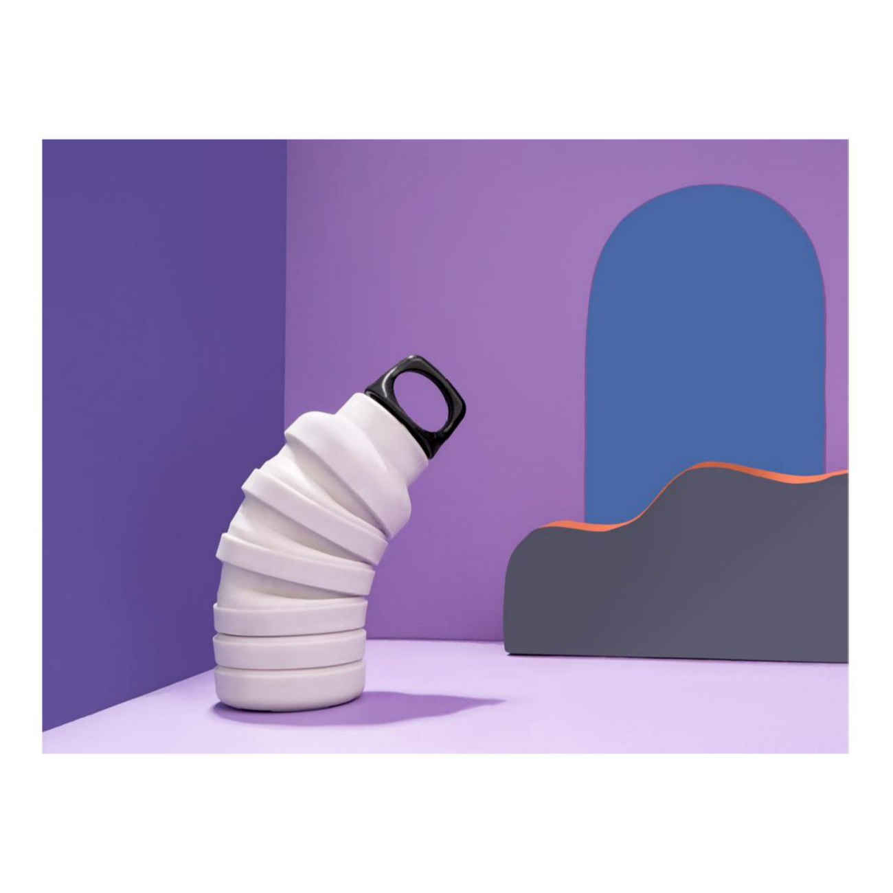 Thumbnail 4: زجاجة مياه سيليكون مرنة – سهلة الحمل، مثالية للمشي والجري وركوب الدراجات