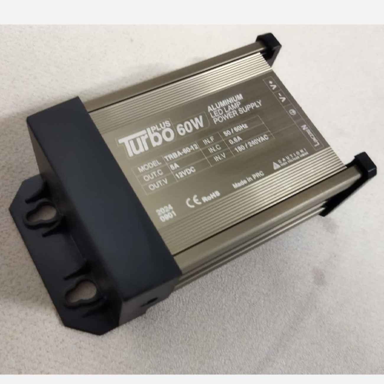 محوّل طاقة Turbo Plus بقدرة 60 واط، 12 فولت، 5 أمبير – مقاوم للمطر / مقاوم للماء
