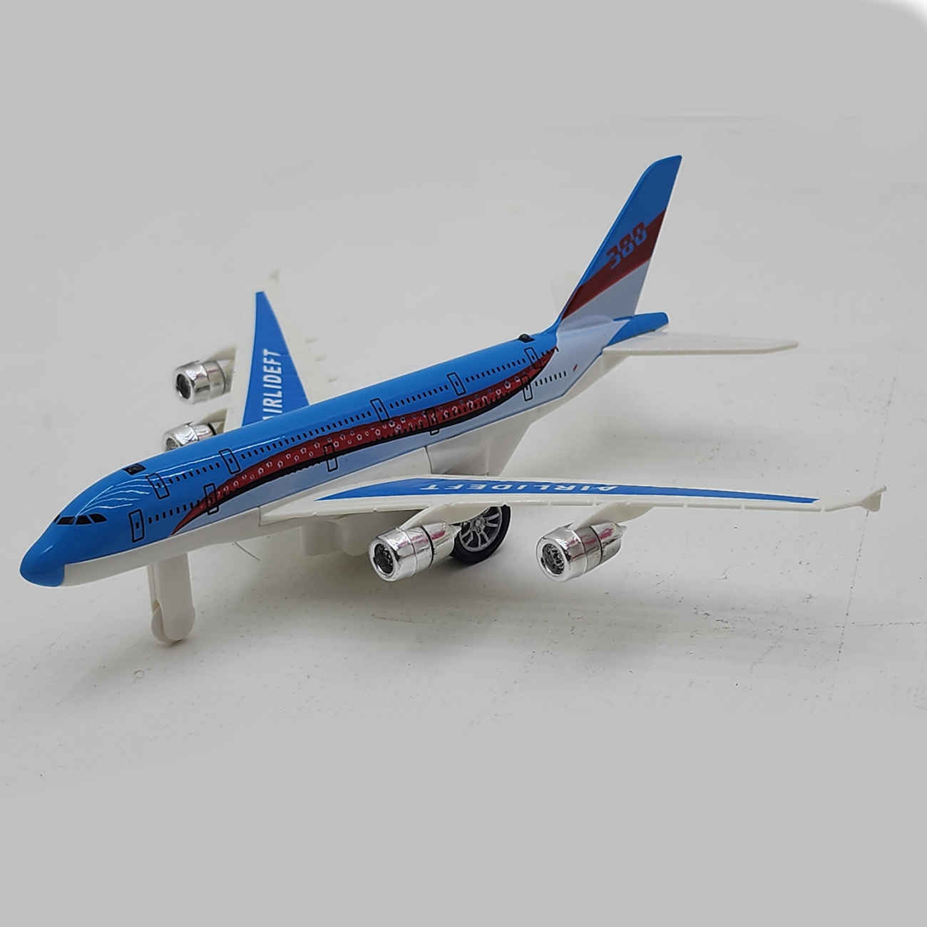 طائرة لعبة RC 380 – هيكل متين من المعدن والبلاستيك مع حركة سلسة تعمل بواسطة بطاريات AA